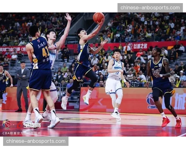 青岛88-81力克广州锁定前四 篮板球优势成战术复盘焦点 青岛88-81力克广州锁定前四 篮板球优势成战术复盘焦点
